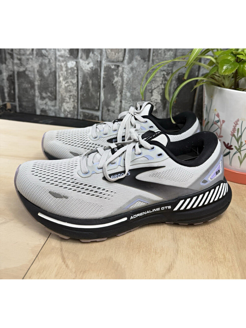 Brooks Adrenaline GTS 23 Women’s Grey/Black/Purple Mesh Sneakers 8.5 B 120381